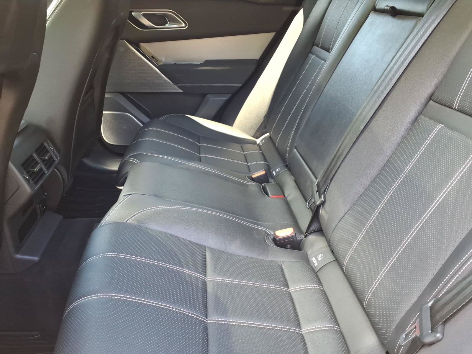 Certified 2022 Land Rover Range Rover Velar R-Dynamic S AWD/4WD image 5
