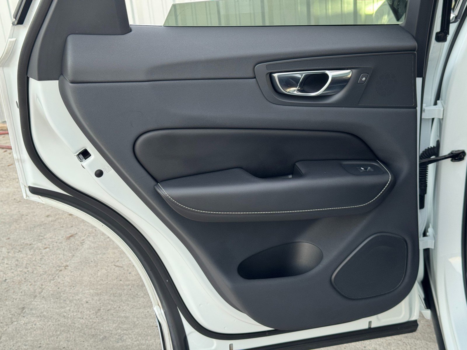 Used 2019 Volvo XC60 T5 R-Design w/ Protection Package image 41