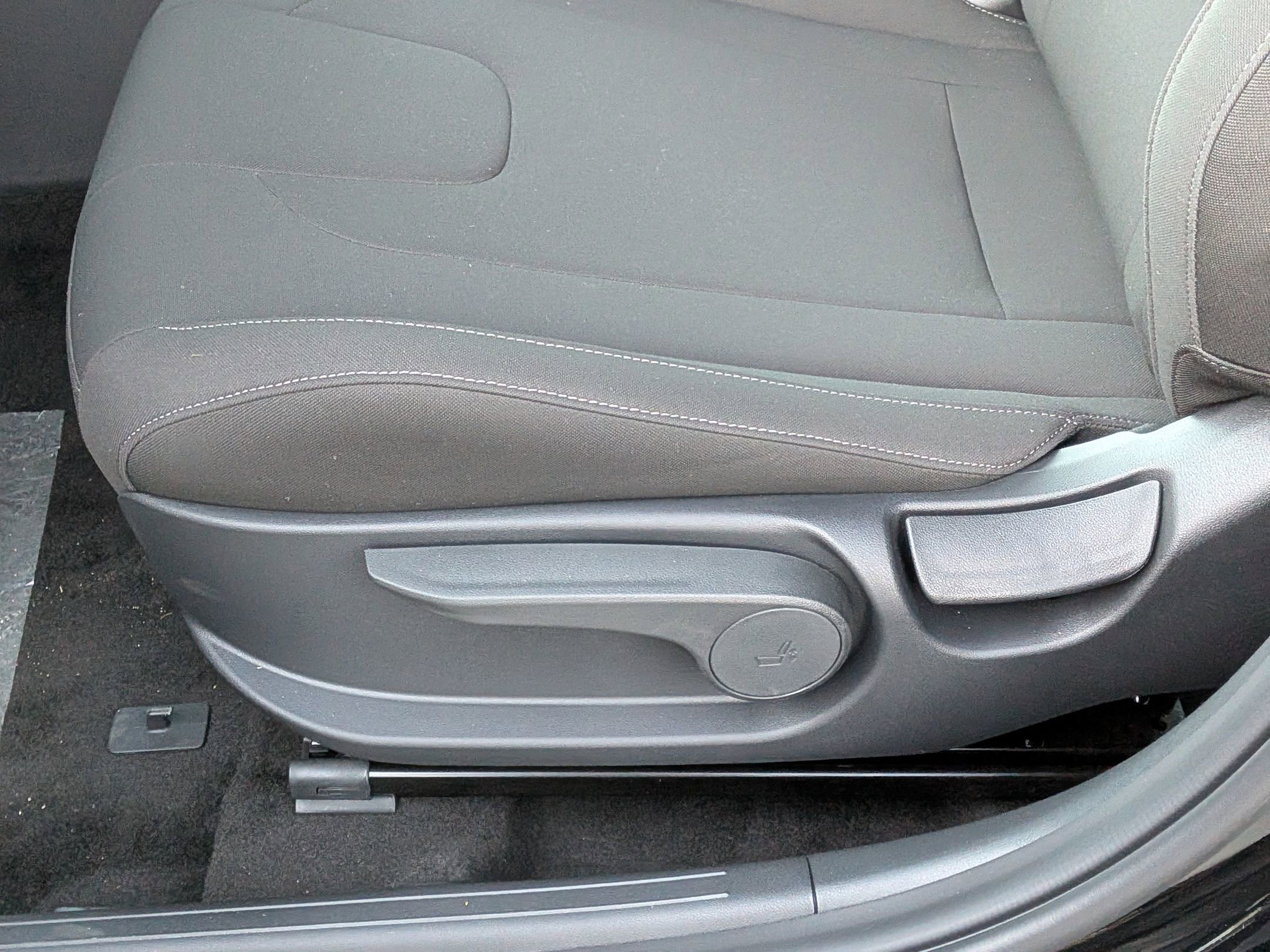 New 2026 Hyundai Elantra SEL Sport FWD image 18