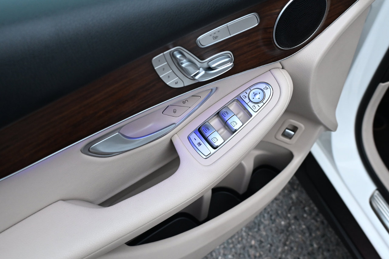 Used 2022 Mercedes-Benz GLC 300 4MATIC image 13