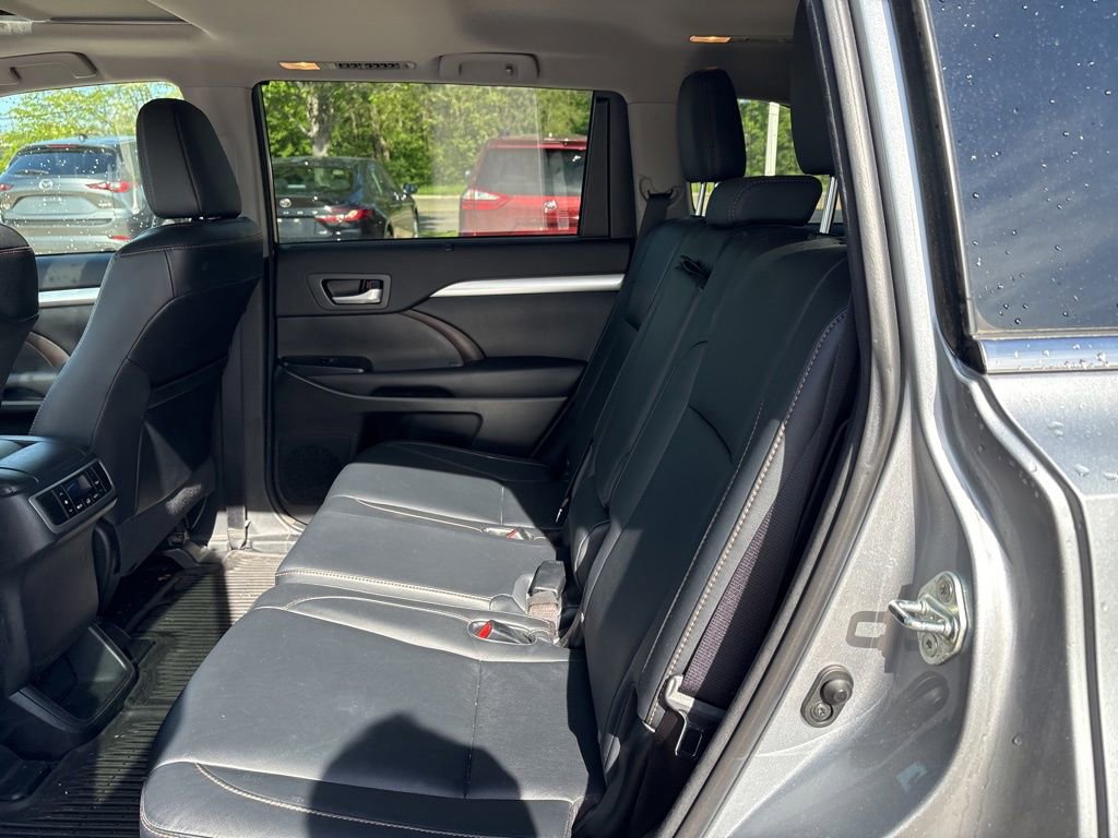 Used 2016 Toyota Highlander XLE AWD/4WD image 18