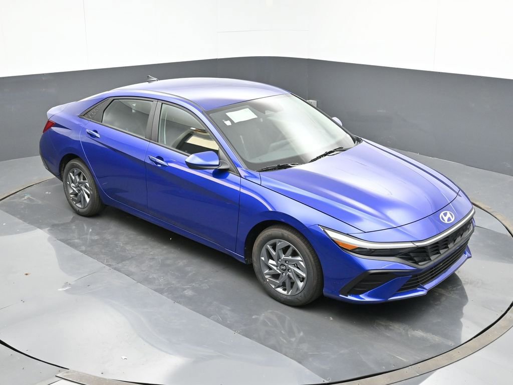 New 2024 Hyundai Elantra Blue image 23