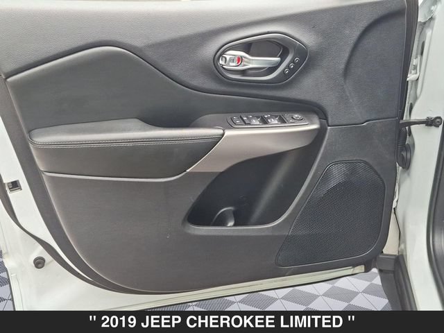 Used 2019 Jeep Cherokee Limited AWD/4WD image 10
