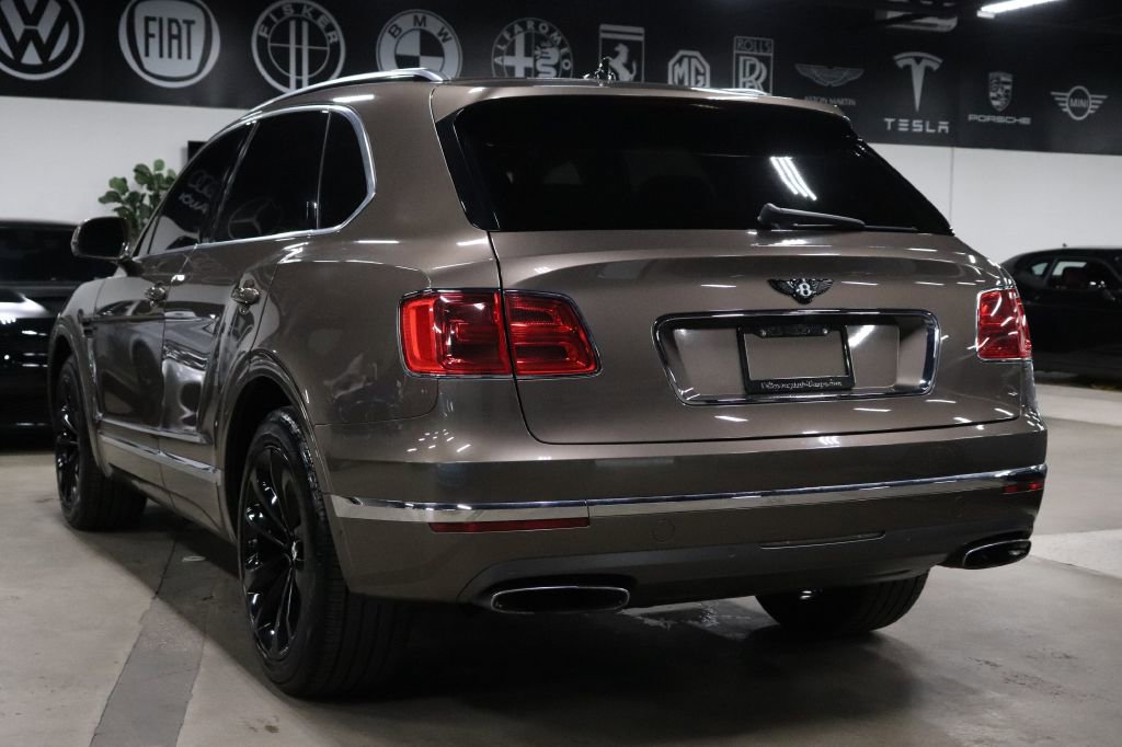 Used 2017 Bentley Bentayga image 3