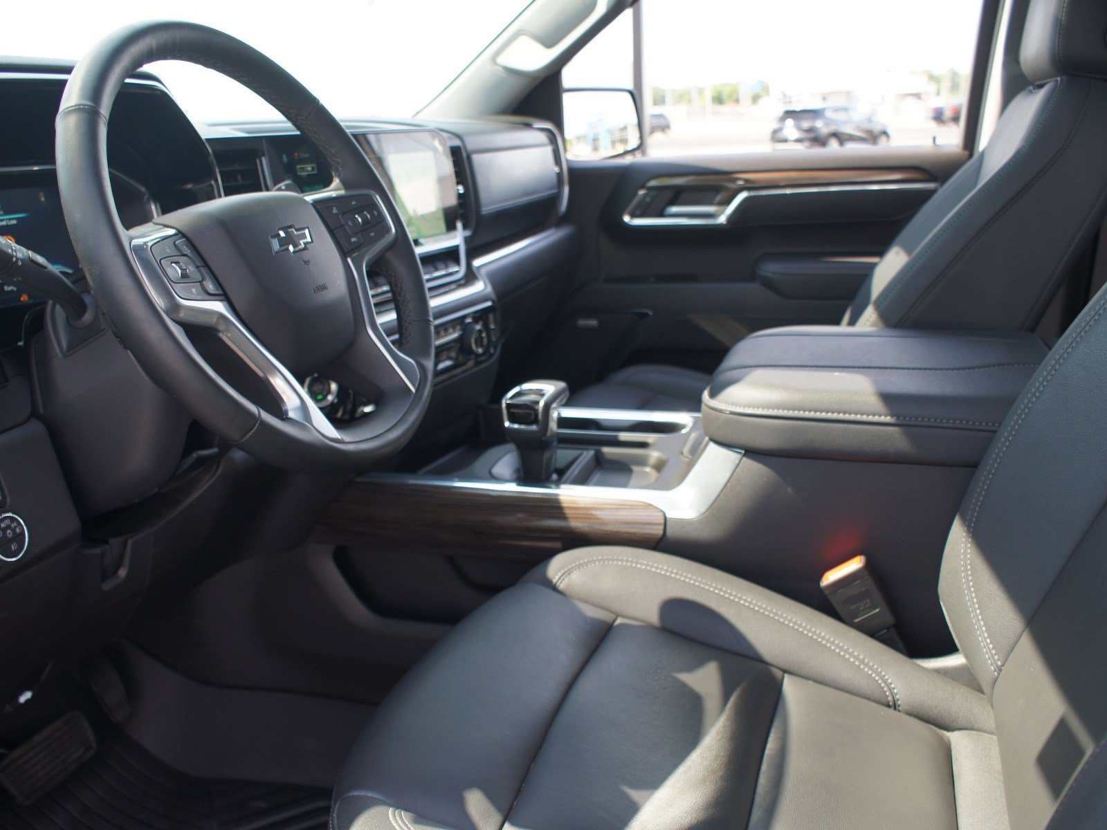 Used 2025 Chevrolet Silverado 1500 LT Trail Boss w/ Convenience Package II AWD/4WD image 15