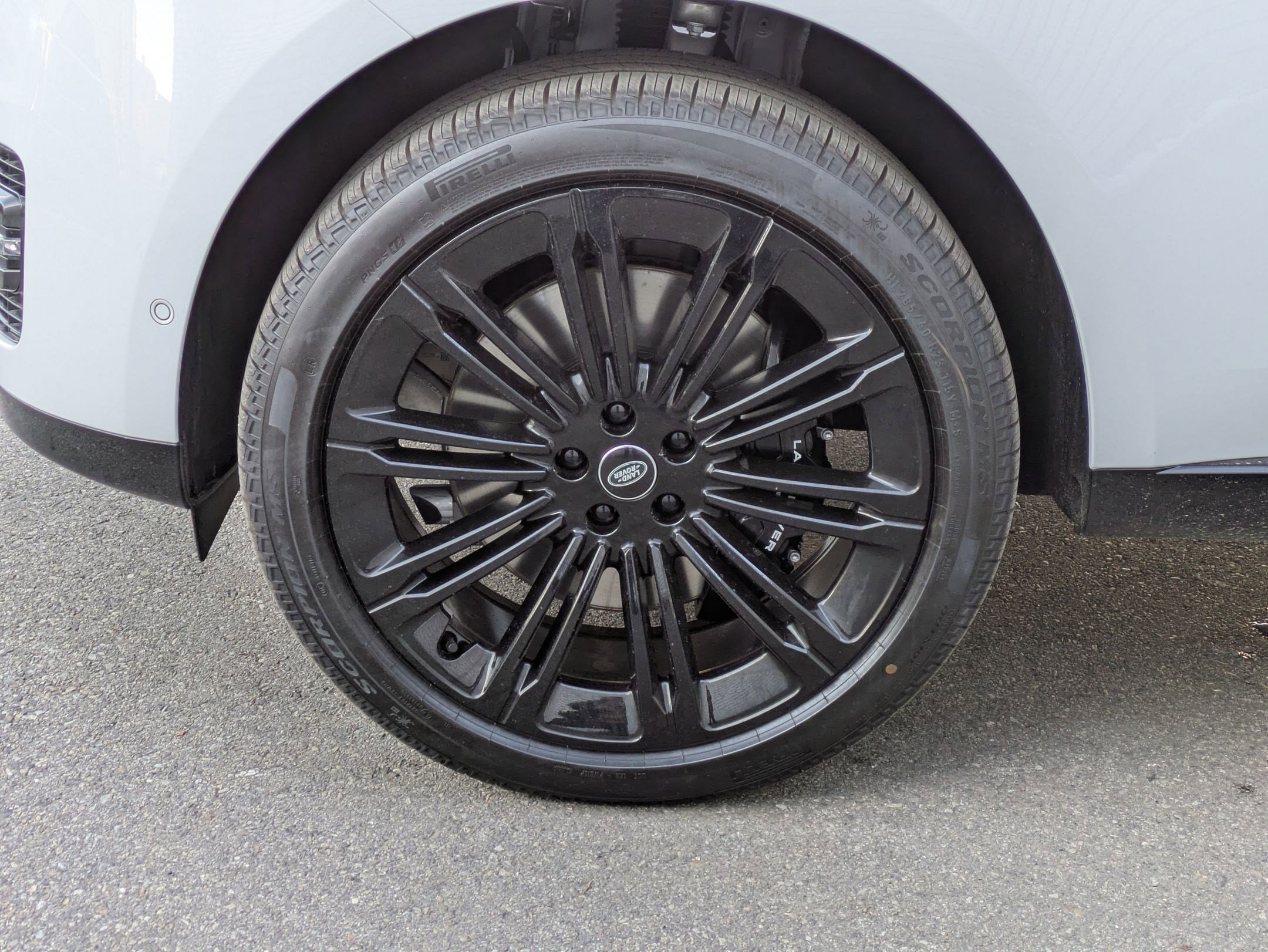 New 2025 Land Rover Range Rover SE image 19