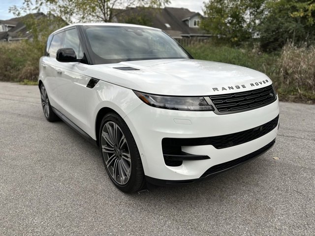 Used 2024 Land Rover Range Rover Sport SE image 3