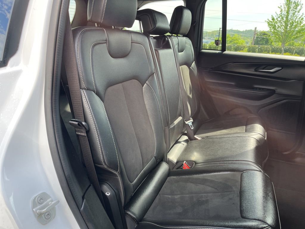 Used 2024 Jeep Grand Cherokee Altitude image 23