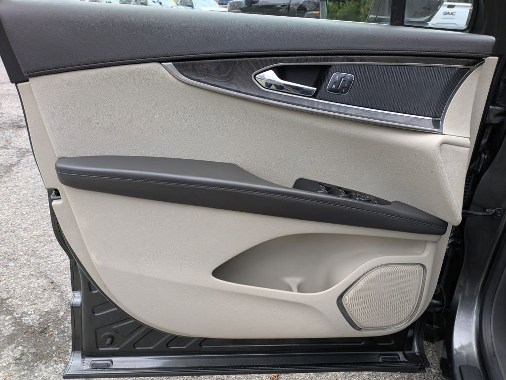 Used 2018 Lincoln MKX Reserve w/ Lincoln MKX Climate Package image 9