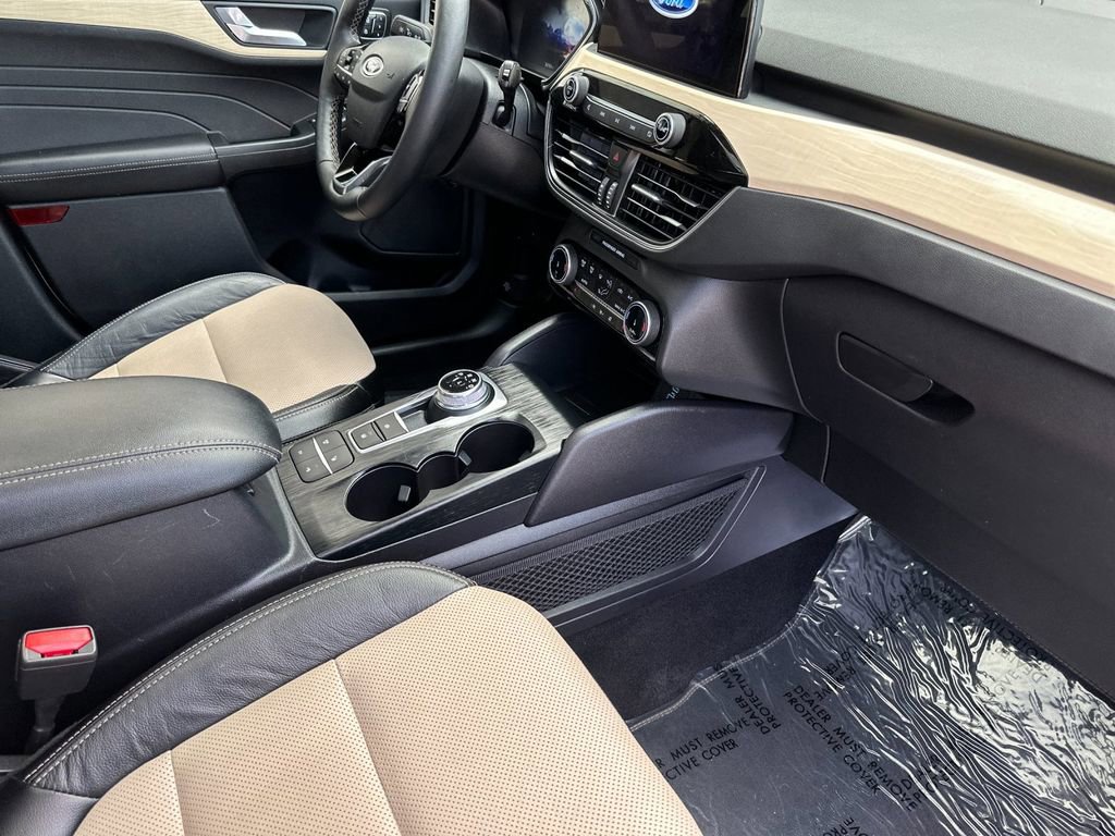 Certified 2022 Ford Escape Titanium w/ Titanium Premium Package image 15