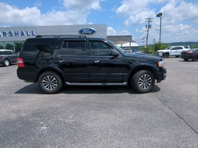 Used 2017 Ford Expedition XLT w/ Equipment Group 202A AWD/4WD image 18