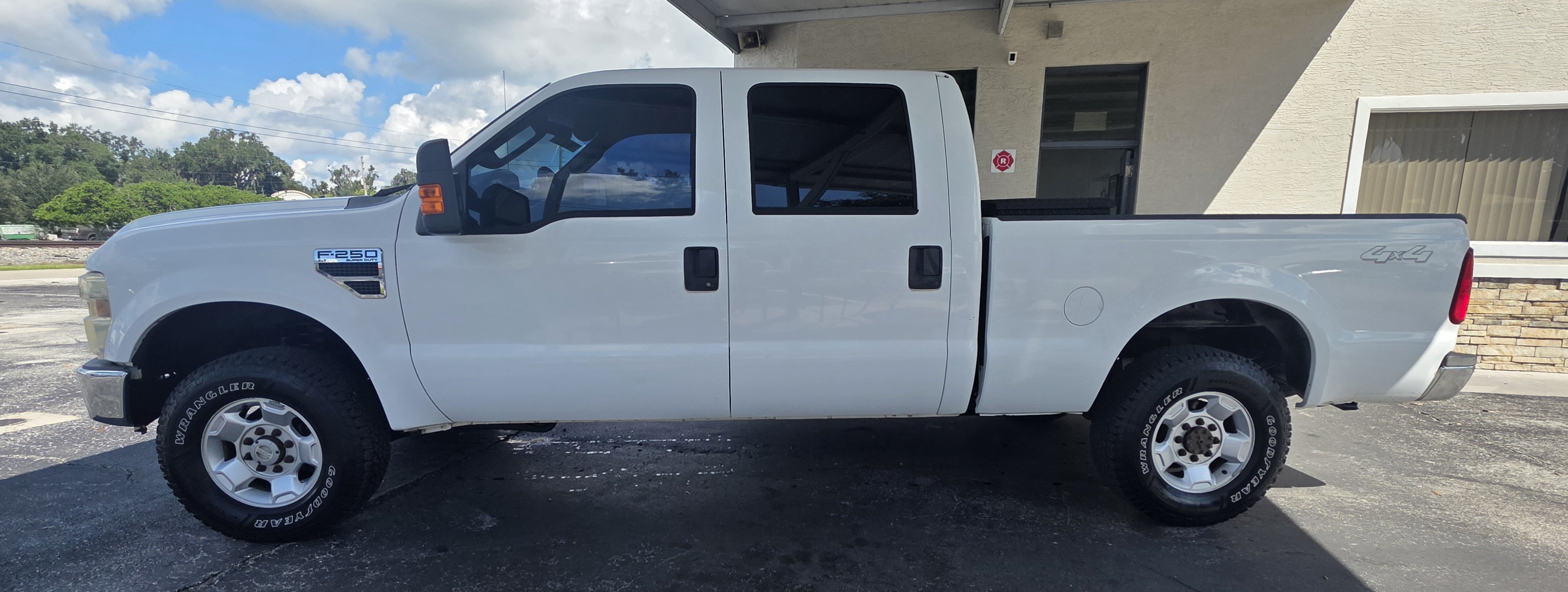 Used 2010 Ford F250 XL AWD/4WD image 3