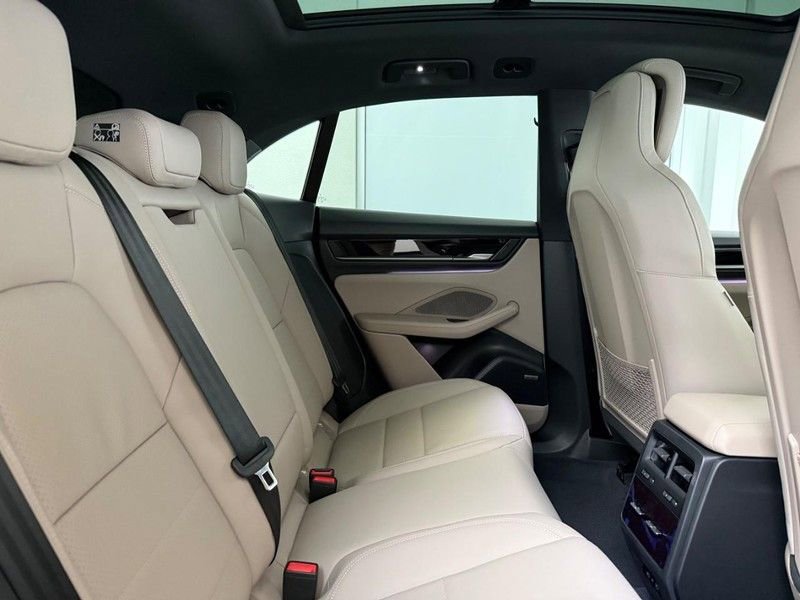 New 2026 Porsche Macan 4 Electric AWD/4WD image 13