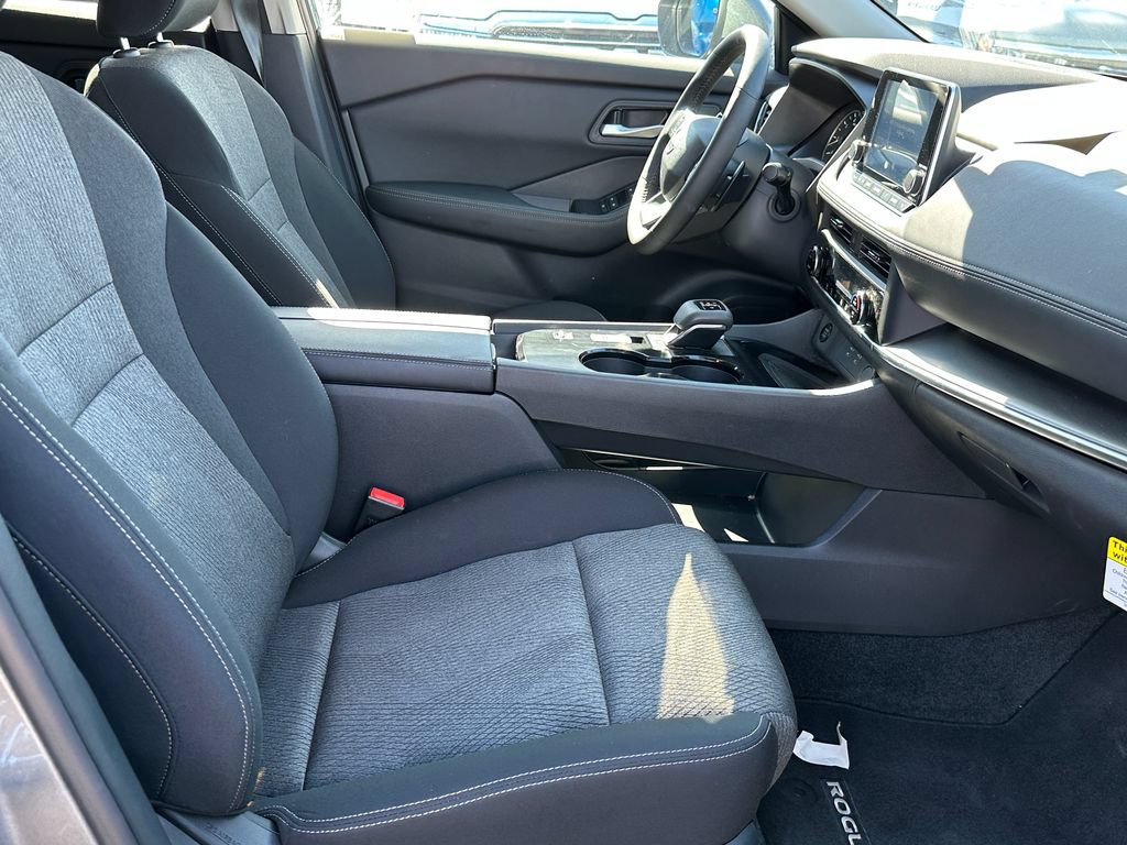 Used 2026 Nissan Rogue SV FWD image 16