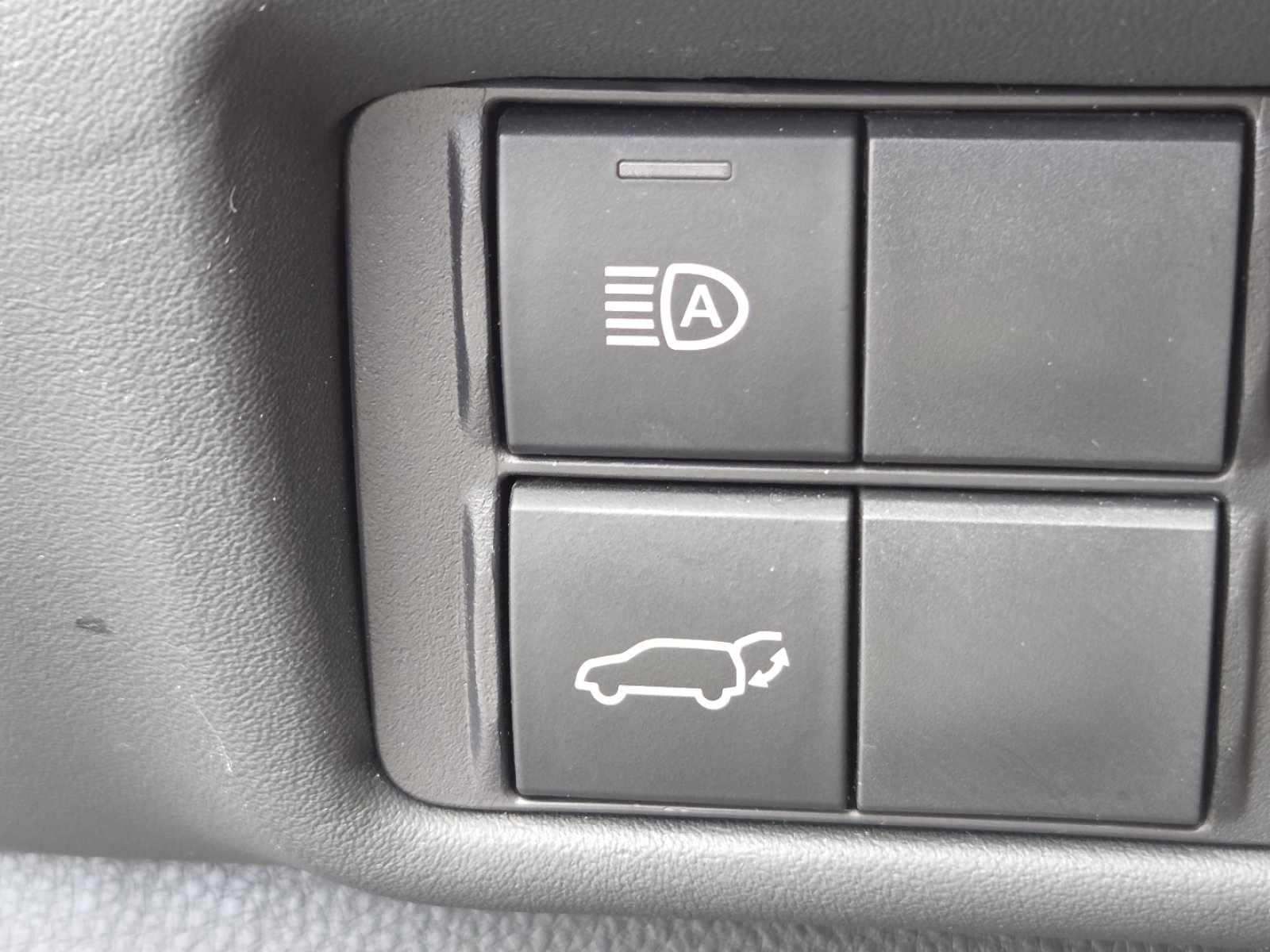 Used 2022 Toyota Highlander XLE AWD/4WD image 16