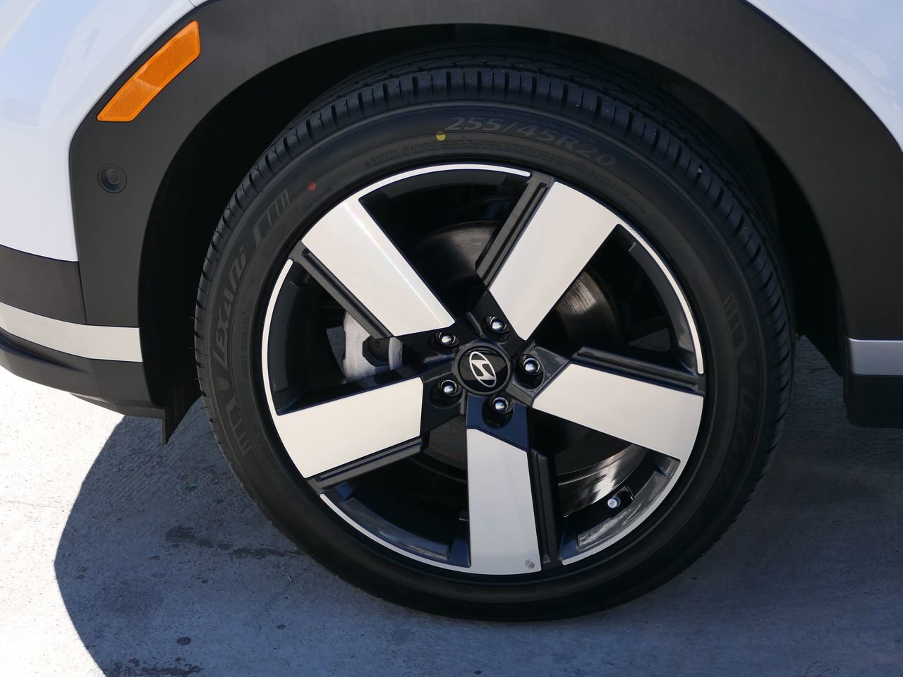 Used 2025 Hyundai Santa Fe Limited image 10