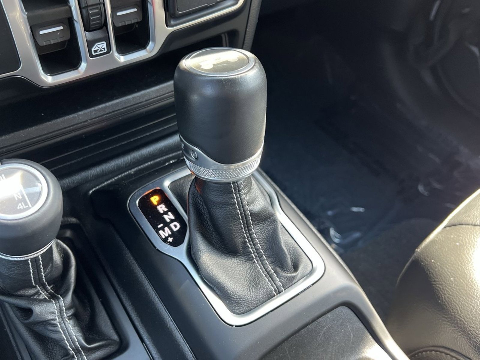 Used 2022 Jeep Wrangler Unlimited Sahara w/ Cold Weather Group image 19