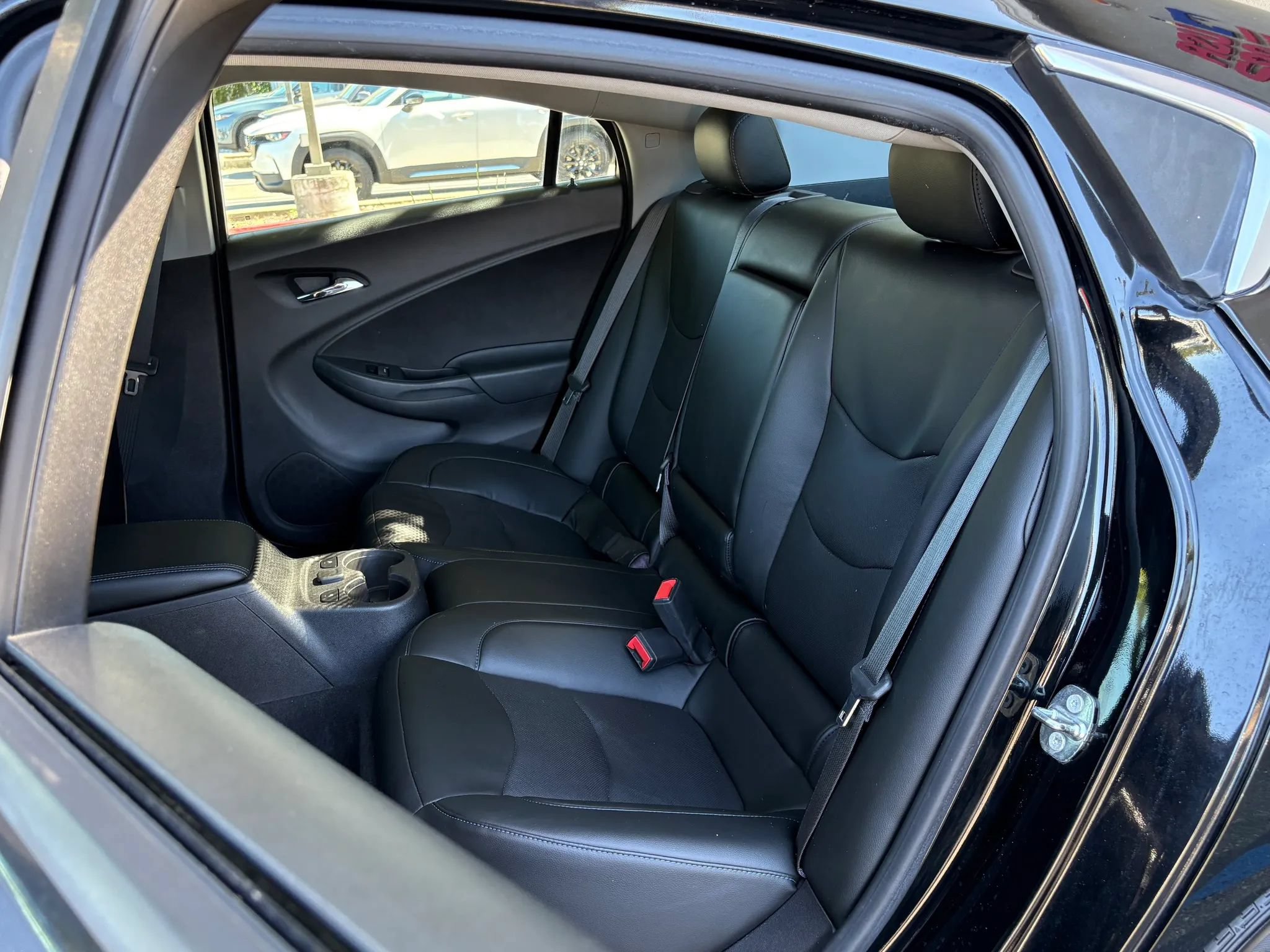 Used 2017 Chevrolet Volt Premier w/ Driver Confidence II Package FWD image 12
