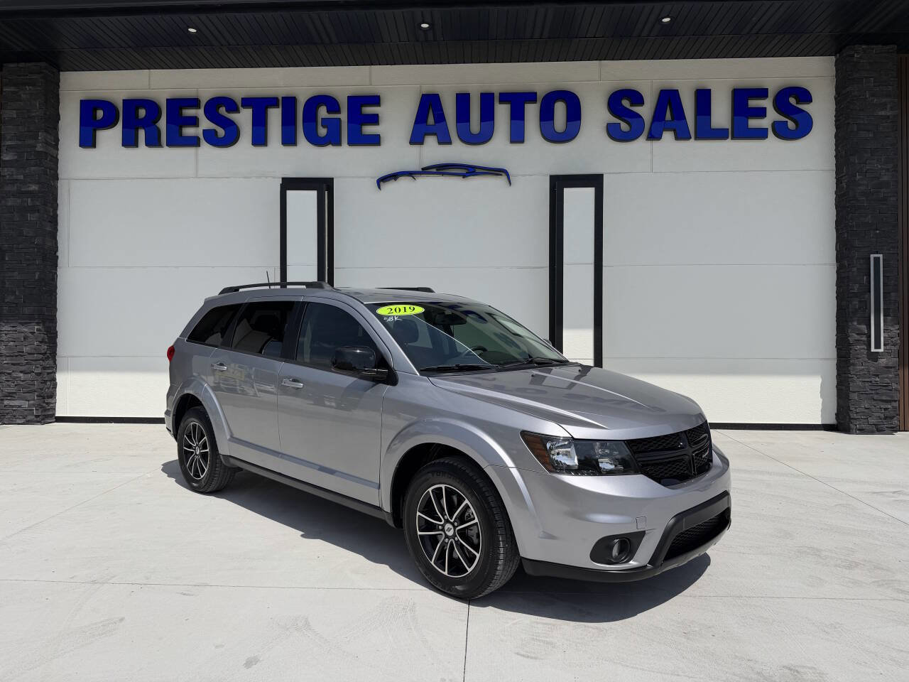 Used 2019 Dodge Journey SE FWD image 1