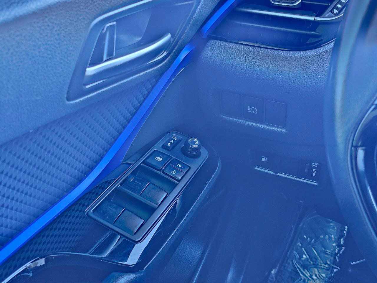 Used 2020 Toyota C-HR XLE image 24