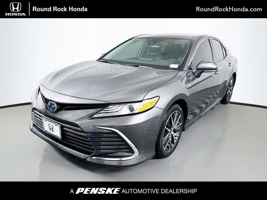 Used 2021 Toyota Camry XLE FWD image 1