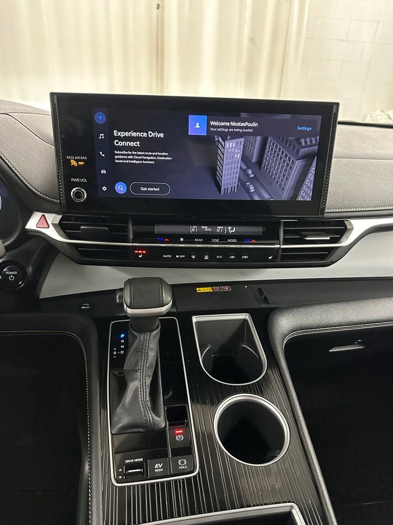 Used 2025 Toyota Sienna XSE image 22