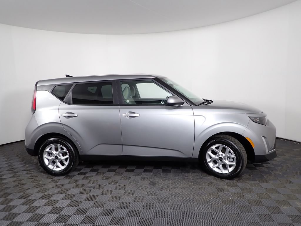 Used 2025 Kia Soul LX w/ LX Technology Package image 21