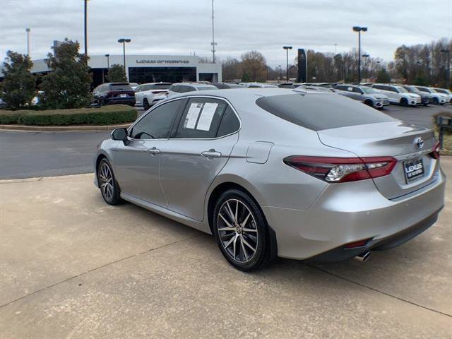 Used 2022 Toyota Camry XLE image 6