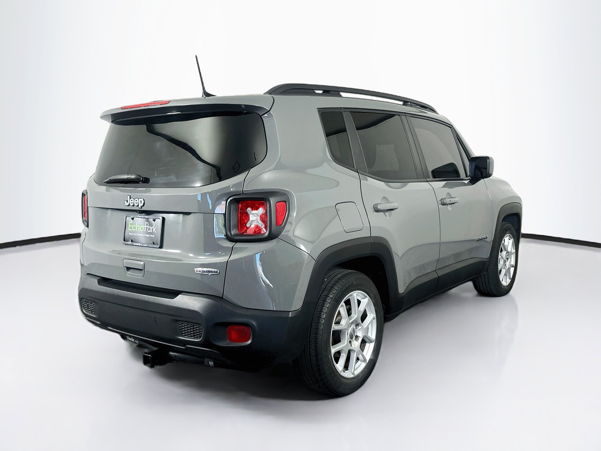 Used 2019 Jeep Renegade Latitude w/ Cold Weather Group FWD image 9