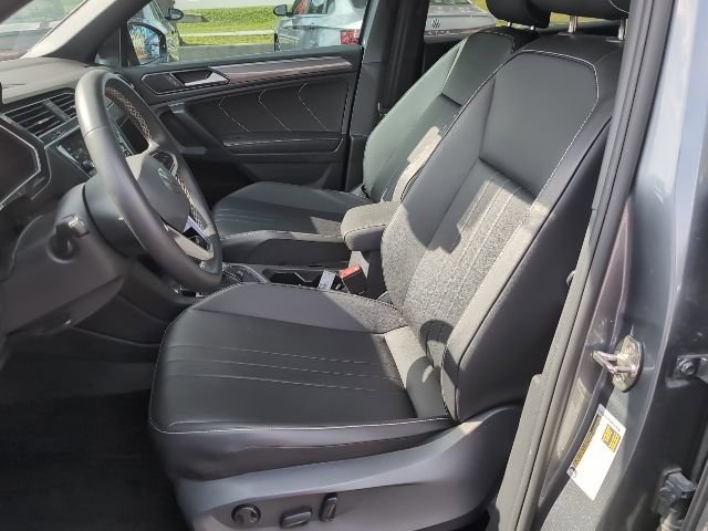 Used 2023 Volkswagen Tiguan SE R-Line image 9