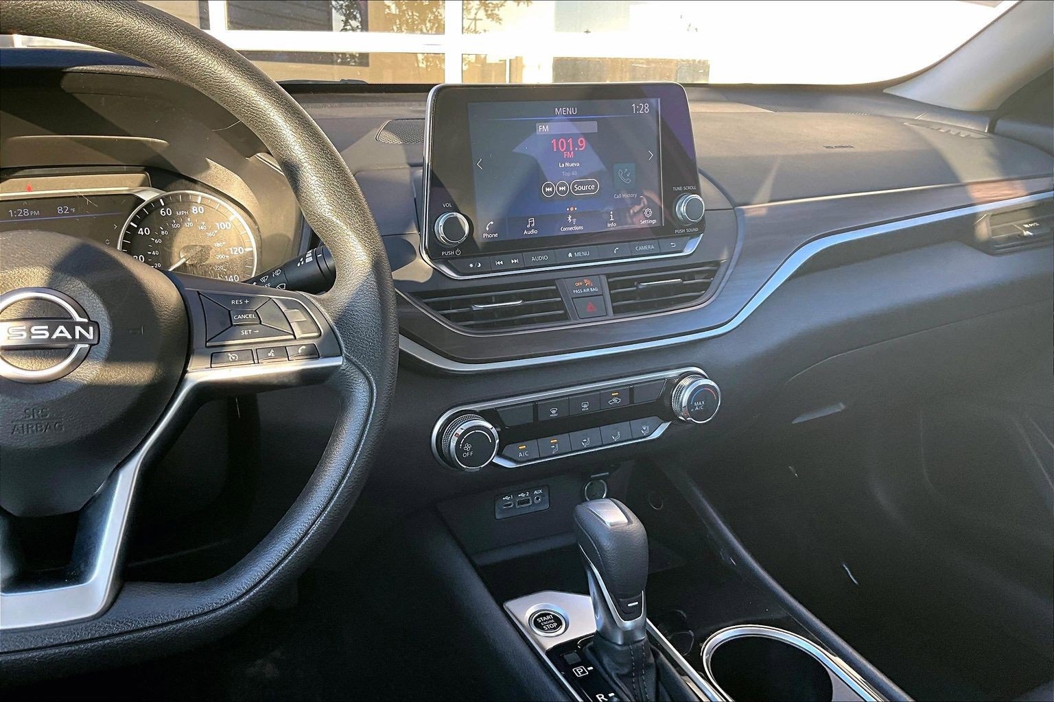 Used 2024 Nissan Altima 2.5 SV image 6