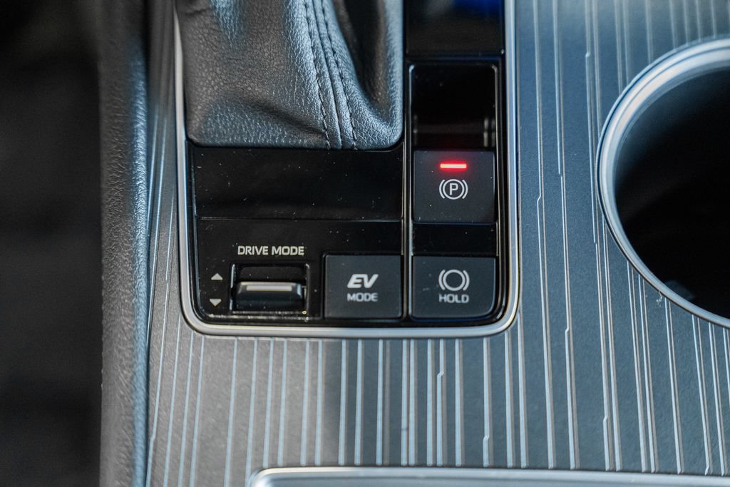 Used 2025 Toyota Sienna LE FWD image 23