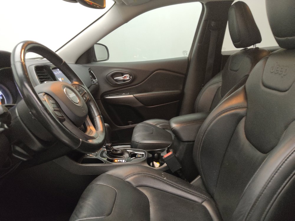 Used 2019 Jeep Cherokee Limited w/ Technology Group FWD image 17