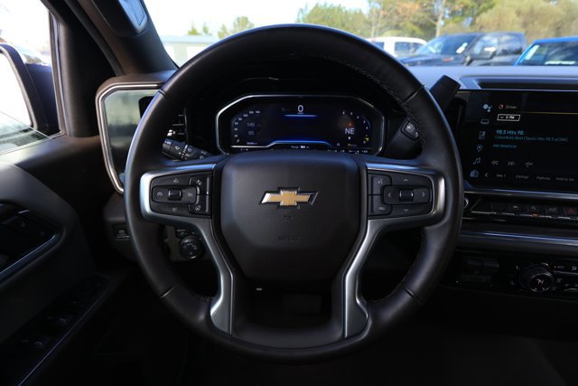 Used 2025 Chevrolet Silverado 1500 LT image 9