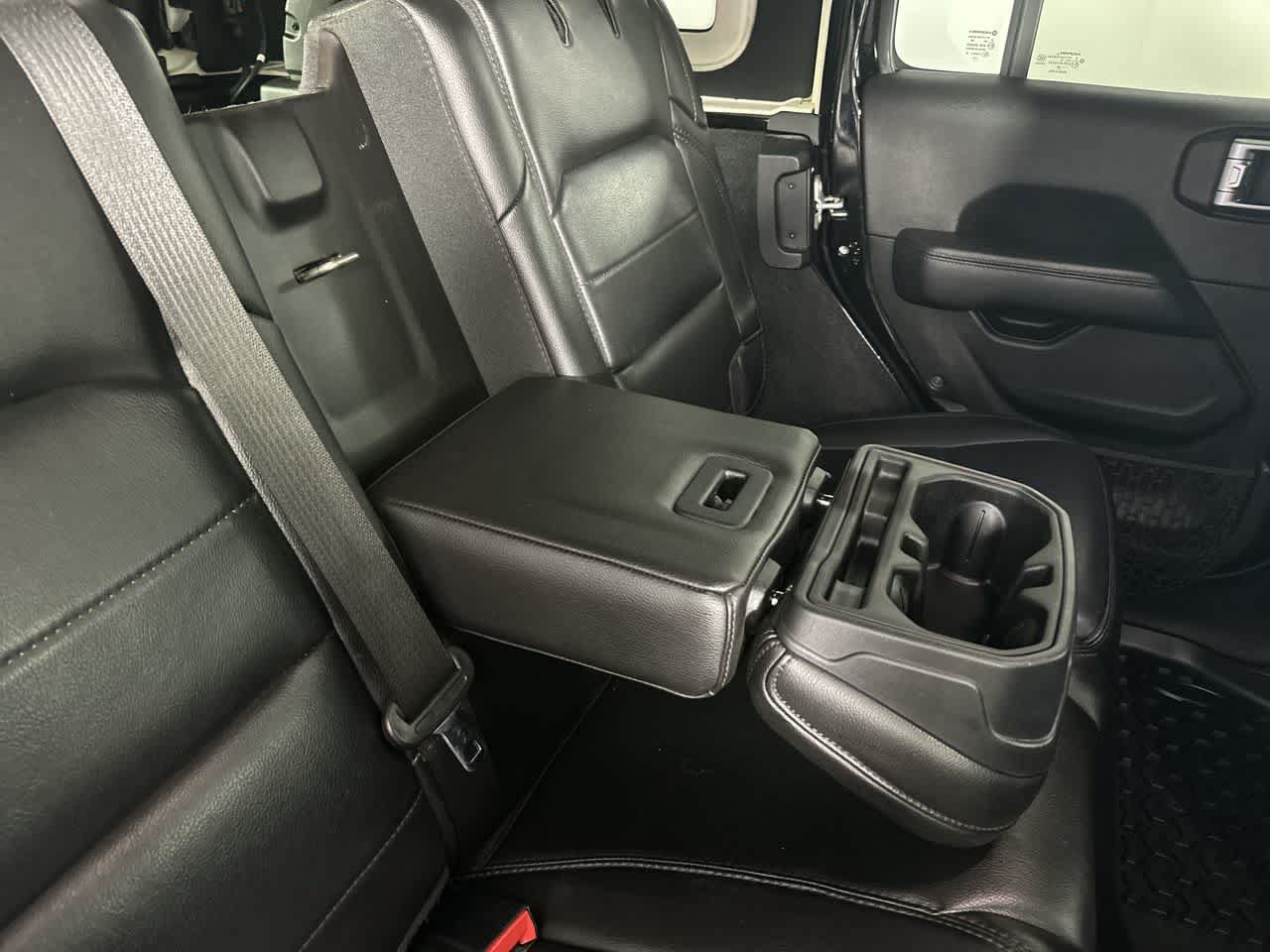 Used 2020 Jeep Wrangler Unlimited Sahara AWD/4WD image 21