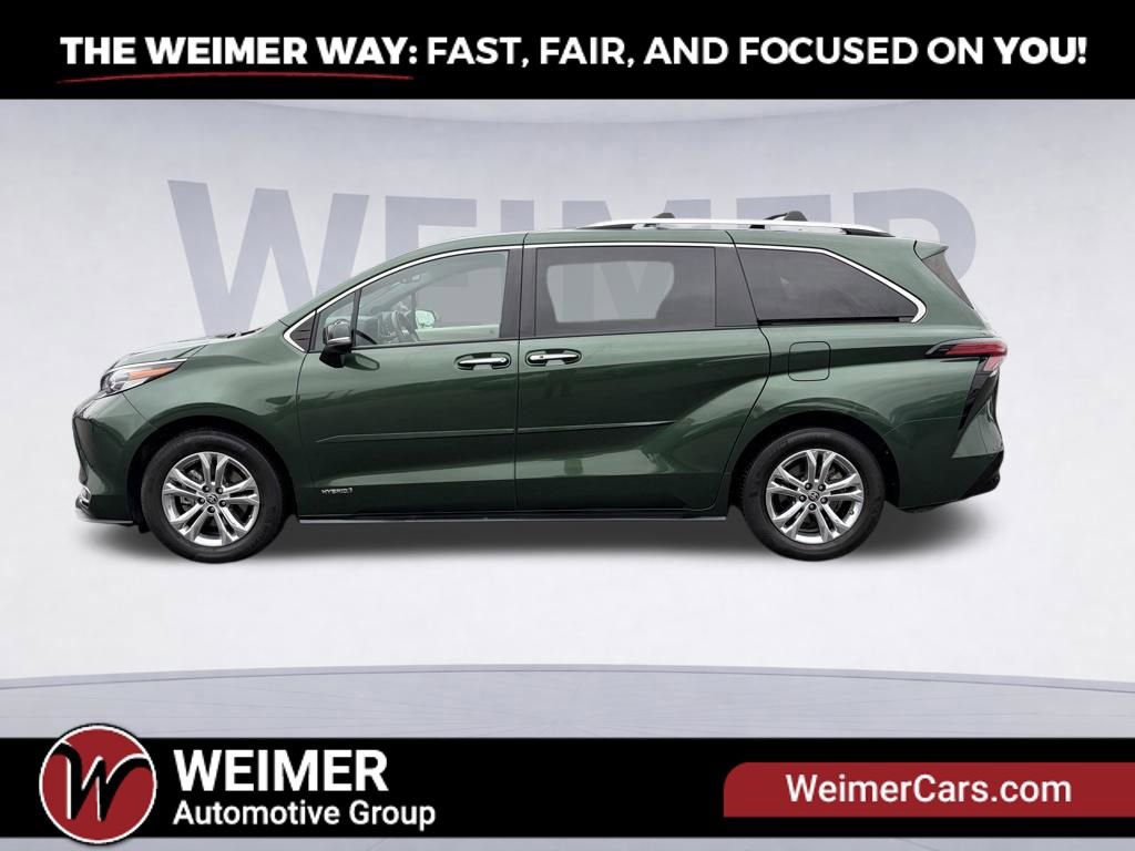 Used 2021 Toyota Sienna Platinum AWD/4WD image 2