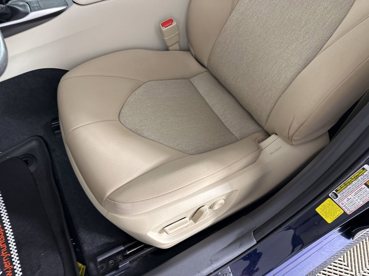 Used 2022 Toyota Camry LE image 10