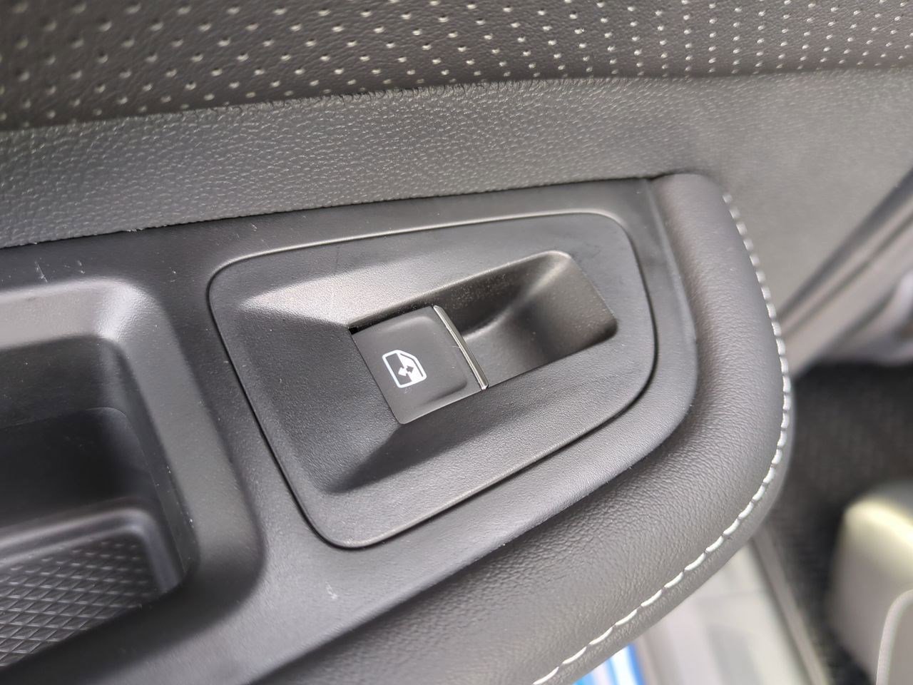 Used 2025 Volkswagen Atlas SEL Premium R-Line image 31