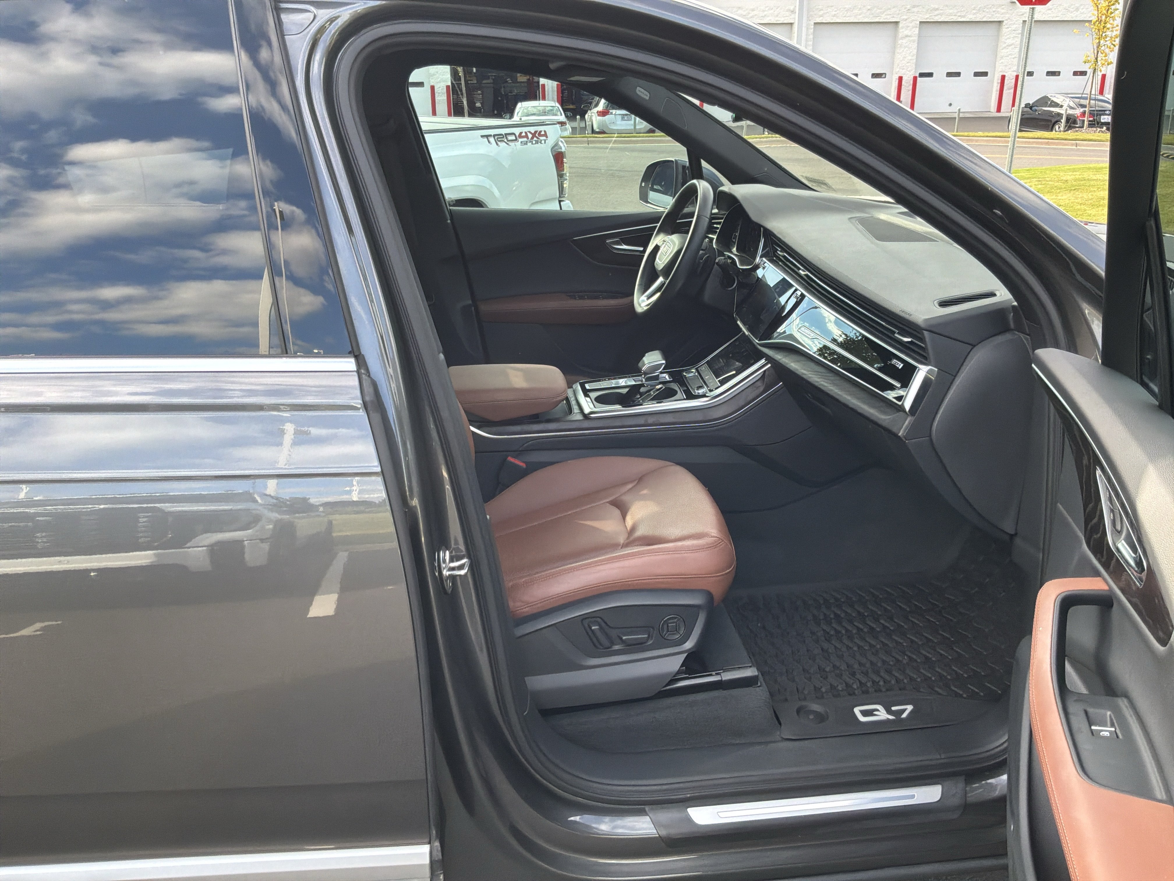 Used 2022 Audi Q7 3.0T Premium Plus w/ Premium Plus Package AWD/4WD image 33