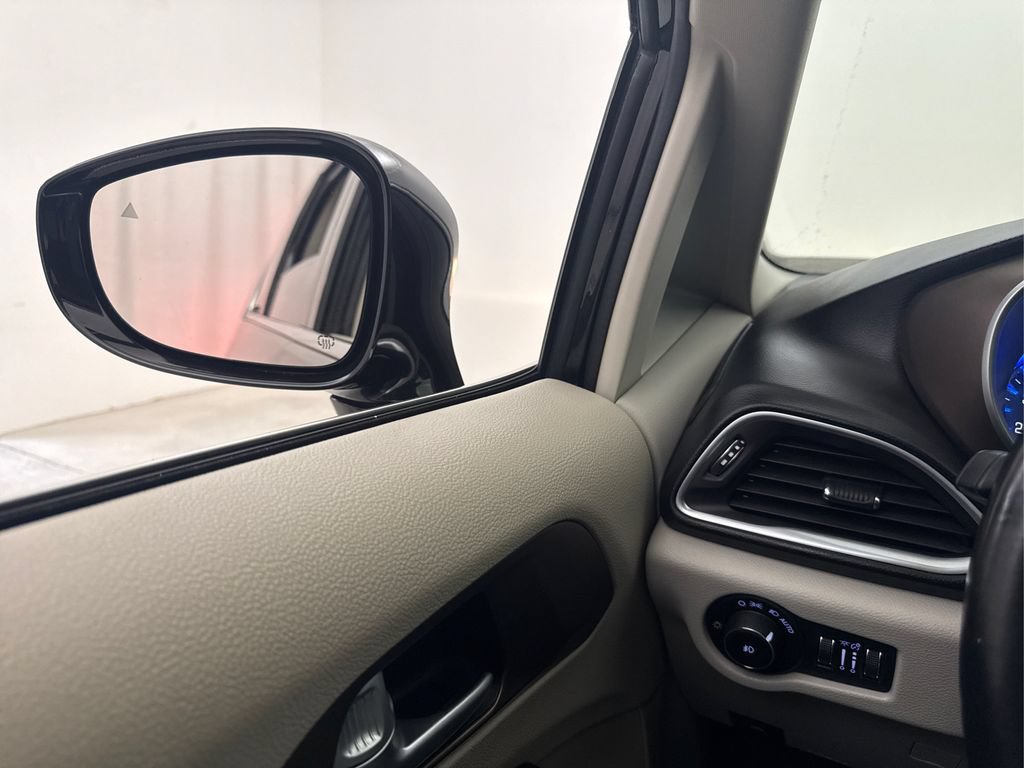 Used 2017 Chrysler Pacifica Touring-L Plus FWD image 34