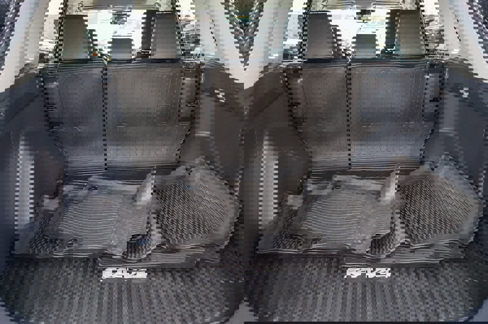 Used 2021 Toyota RAV4 XLE w/ Convenience Package image 24