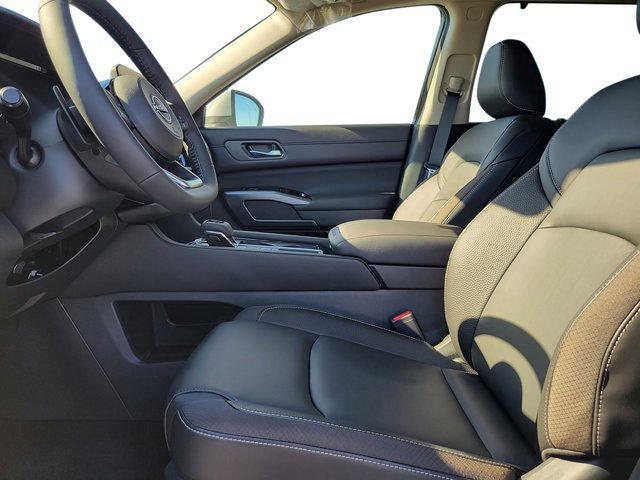 New 2025 Nissan Pathfinder SL image 11