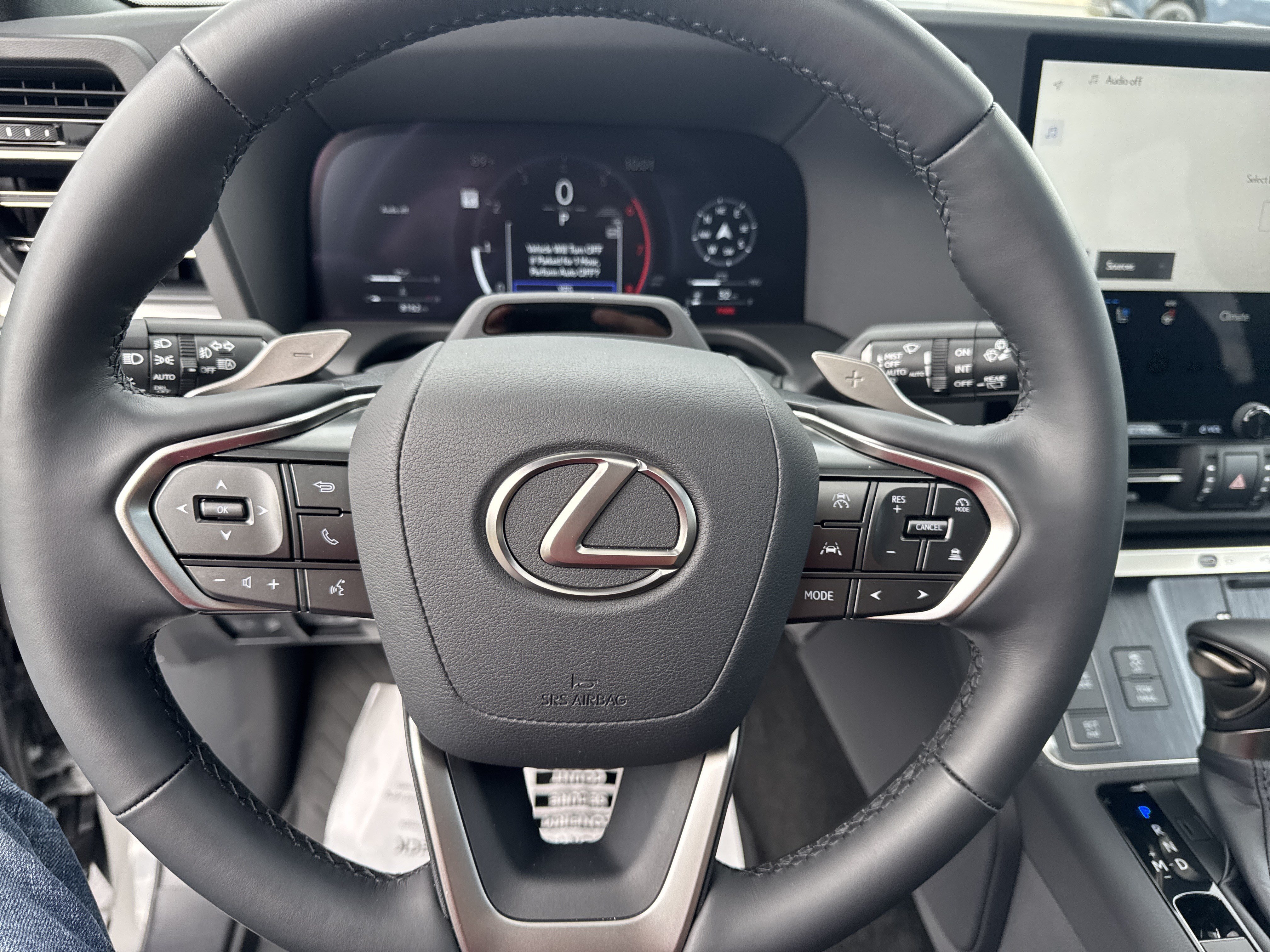 Used 2025 Lexus GX 550 w/ Accessory Package (2T) AWD/4WD image 14