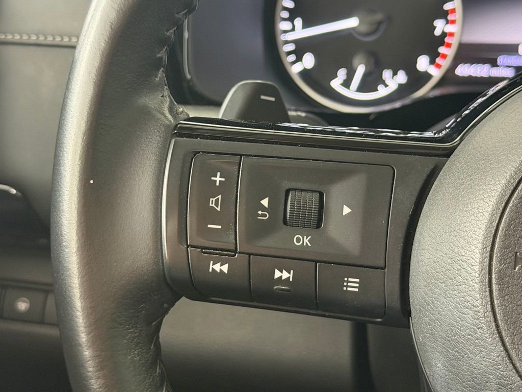 Used 2023 Nissan Pathfinder SV image 12