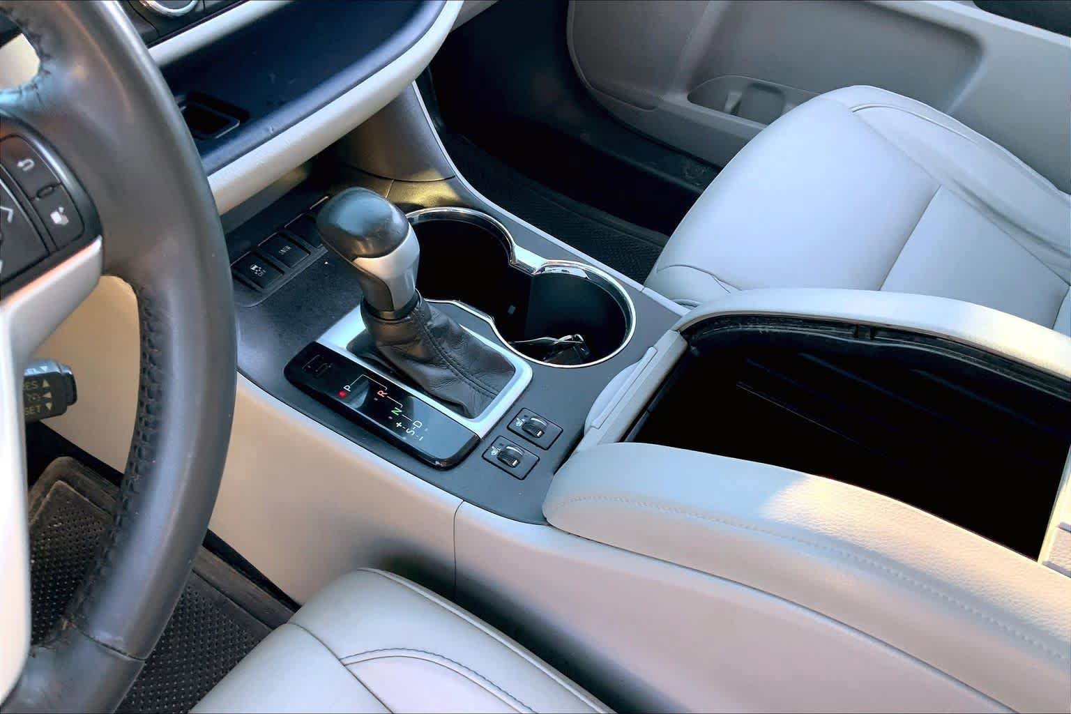 Used 2016 Toyota Highlander XLE image 17