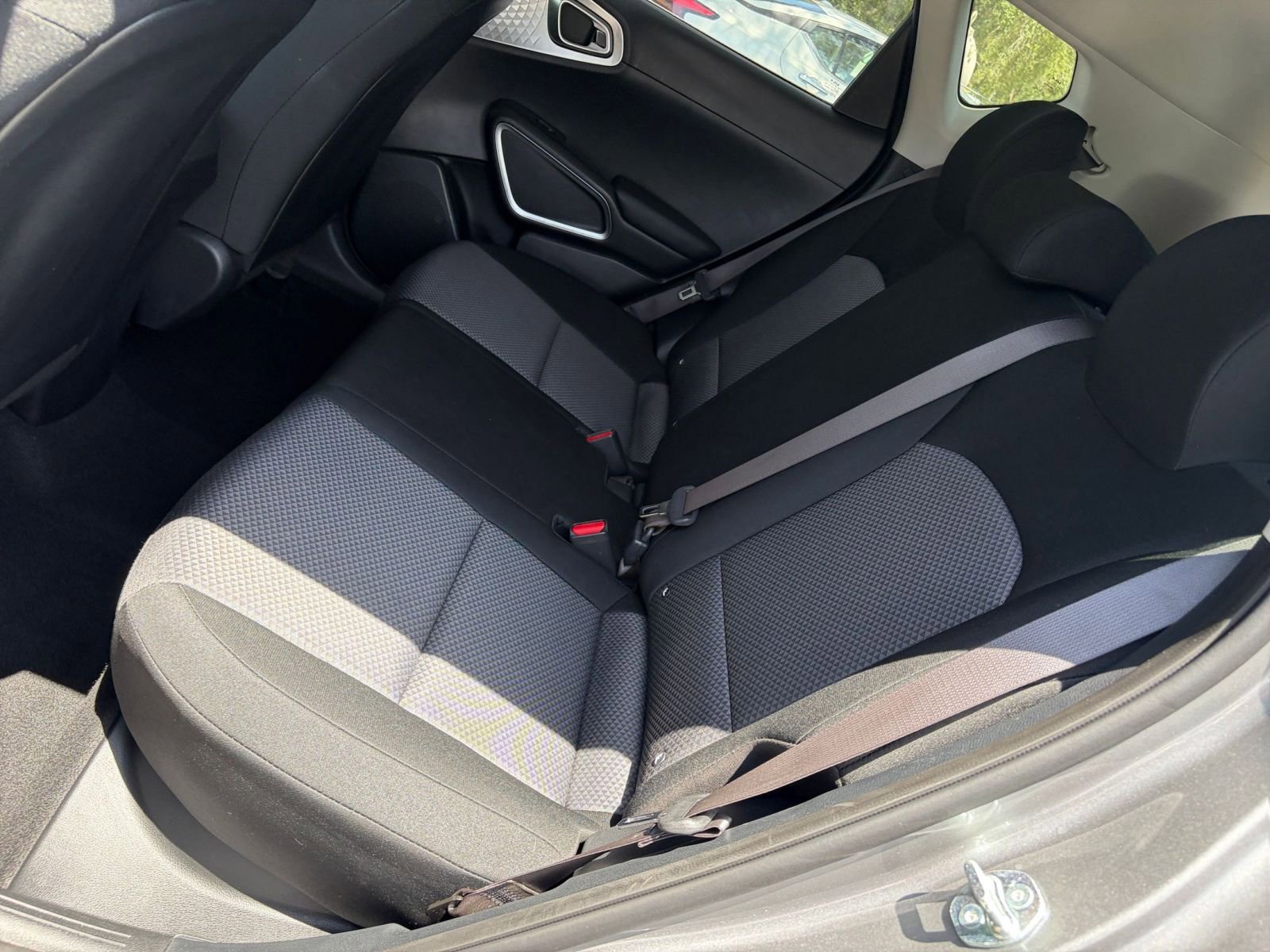 Used 2025 Kia Soul LX w/ LX Technology Package FWD image 23
