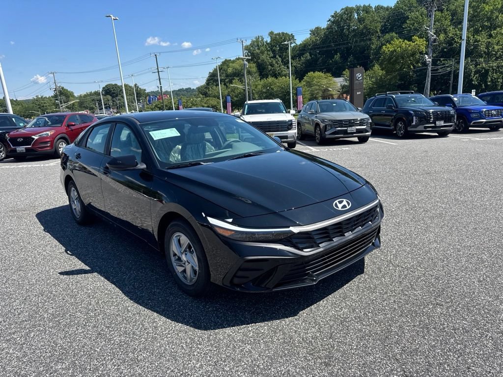 New 2026 Hyundai Elantra SE FWD image 2