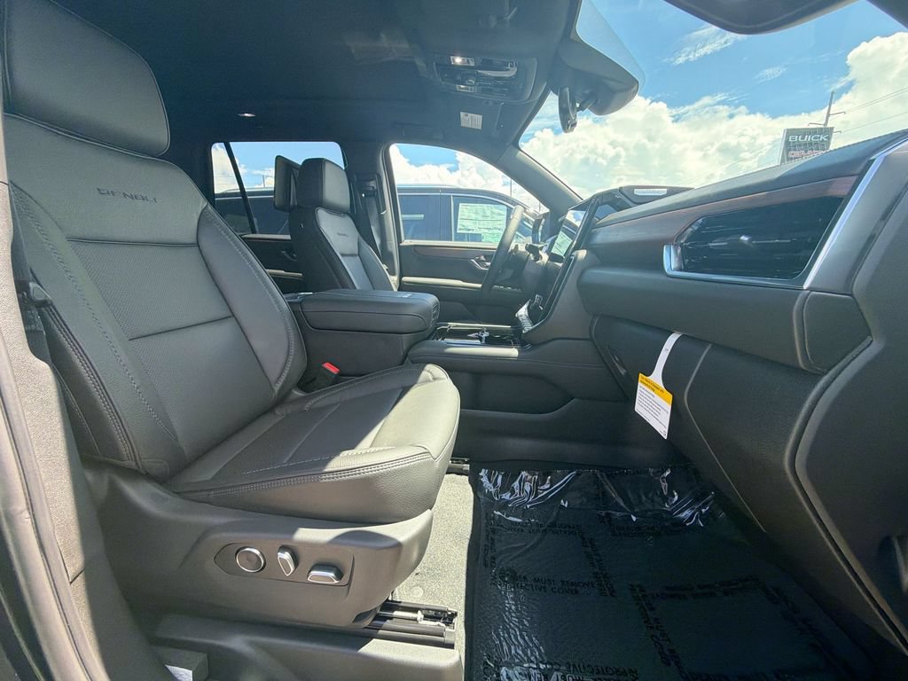 New 2026 GMC Yukon Denali w/ Denali Reserve Package AWD/4WD image 11