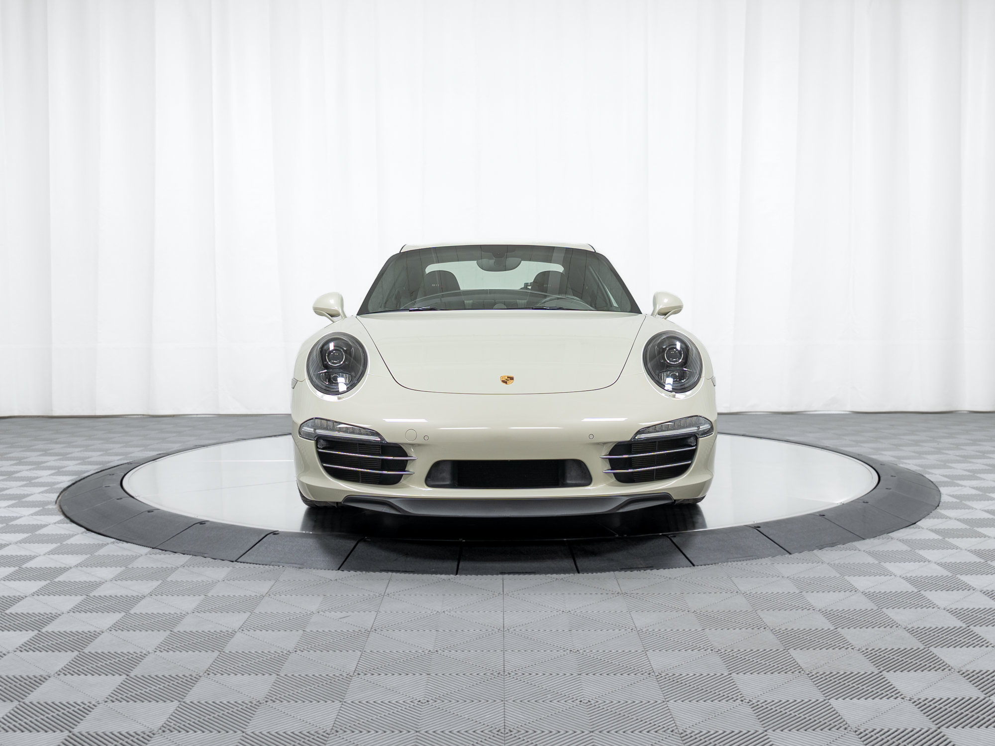 Certified 2014 Porsche 911 50th Anniversary Edition RWD image 10