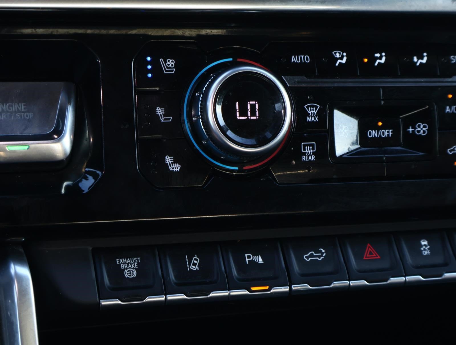 Used 2024 GMC Sierra 3500 Denali Ultimate image 30